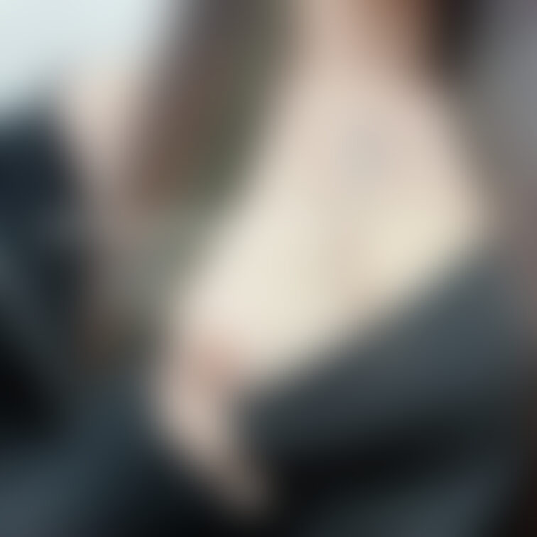 乳首チラ見せ