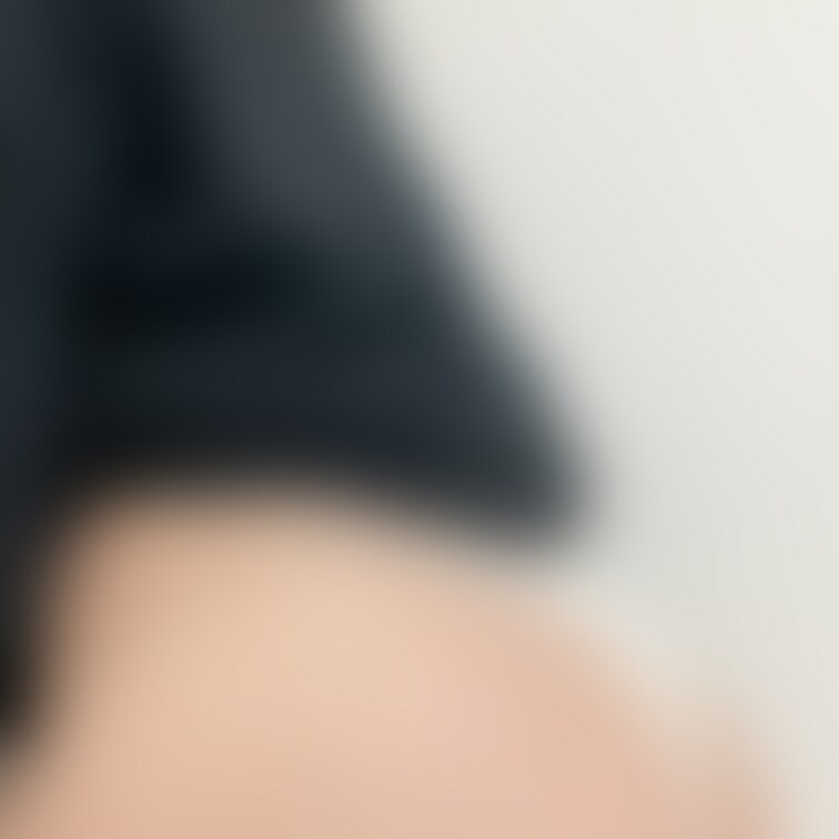 【純白な素肌にも映えるTバック】
実はこれ、彼女の自撮りです。

最初は撮られることに少し抵抗気味だったのに、たっ