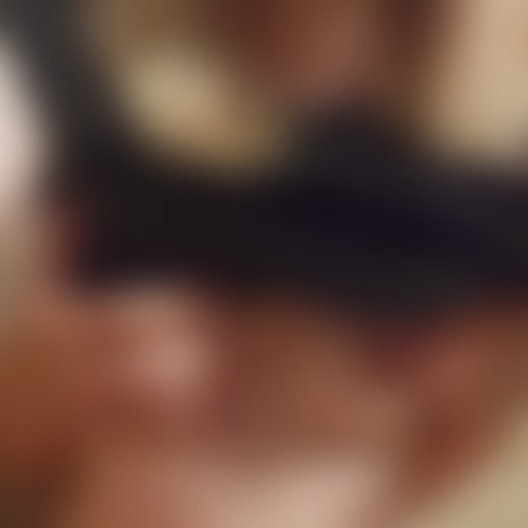 後ろから別の男にいたずらされながら、旦那への報告動画を自撮りさせられる妻ちゃん😂