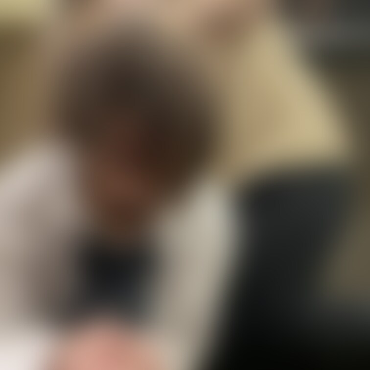 スパンキングはころんが一番いい声で泣く
行為です。

容赦無く尻に手を振り下ろすとワンワンと
泣き始めます。
