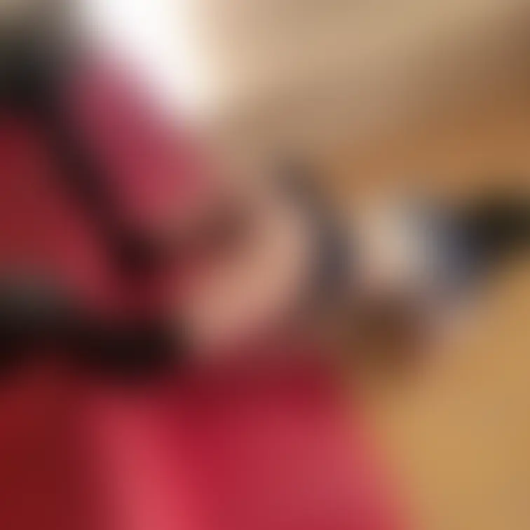 足フェチお尻フェチ必見!フォロー必須
黒×白肌のコントラストが美しい、スレンダー美脚の地雷系女子。
「細い子が好き」