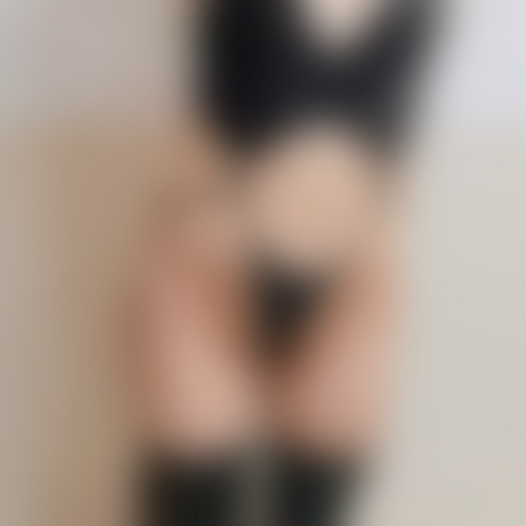 ボンデージコスプレその1です🤭写真1枚目はヌーブラをつけています。後ろ姿を全身で見て頂くのは初ですね💕