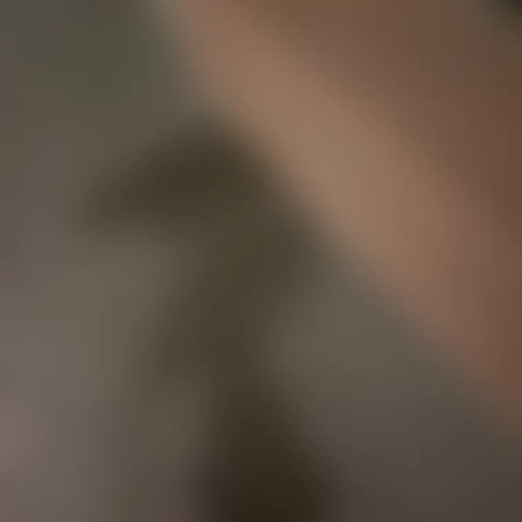 ベンチに座ったままおもらししちゃって、
おしっこが濃すぎたのか量的な問題なのか
数時間後に一部まだ乾いてなかった(,