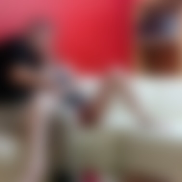 妻が他人棒さんからソファでイチャイチャしながら電マ当てられて悶えた後、他人棒を味わう妻をご覧下さい