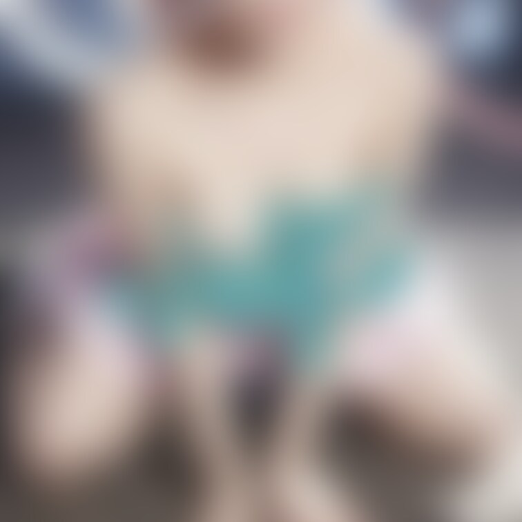 このポーズおっぱいが強調されて恥ずかしかった…(///_///)