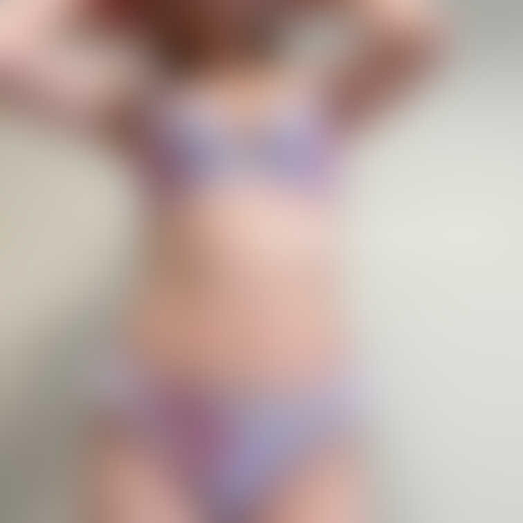おスジからの…おちり🍑
ブラジャーとっちゃった🙈💟
※ほのファン特別限定公開‼︎
