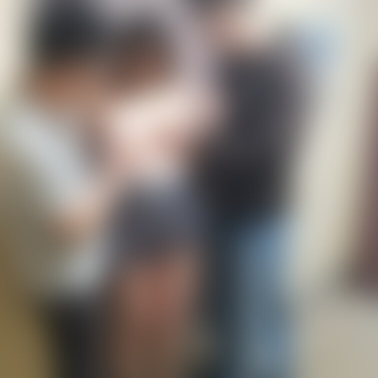 そのままエレベーター前でイタズラ開始🥰