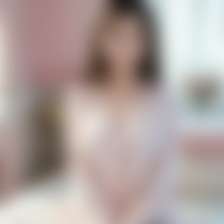 無料プランの方専用

パジャマをめくっておっぱい見せてあげるね
谷間だけど……
