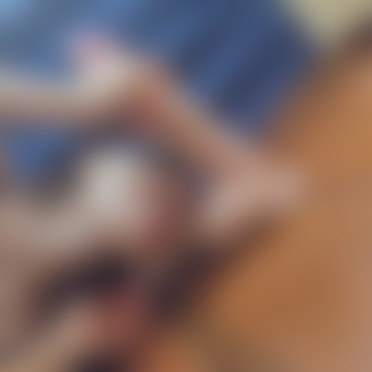 大きなチ○コを舌をできるだけ出してベロンベロンて舐めたりジュボジュボって音立てながらフェラするのがエロくて最高に好き♥