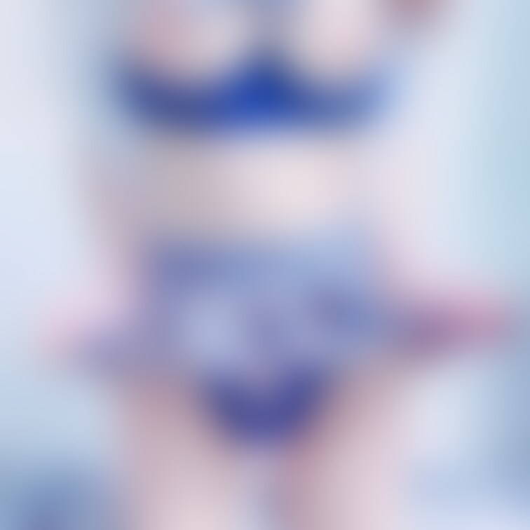 教室でオナニーをしているところをクラスメイトに隠し撮られてしまった女の子。弱みに付け込まれ、彼に命令されるがまま破廉恥な