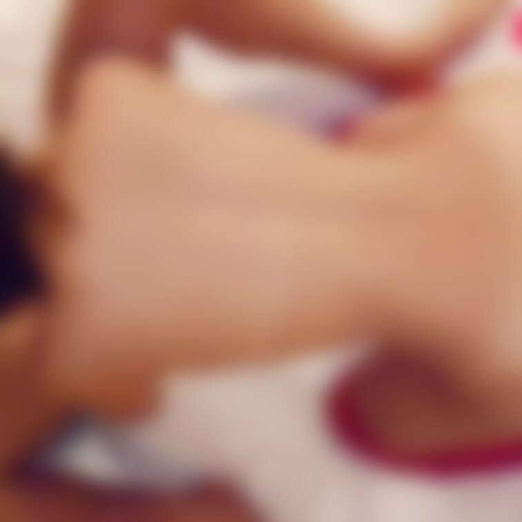 おはようございます🎶
腰のクビレがいいと思いませんか！？
他人棒フェラ最中の楽しみです(笑)
