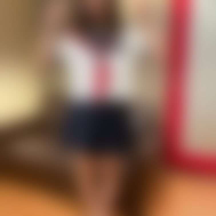 制服コス＋ノーブラ！
次は3ヶ月前まで着てたのと似た制服買って着てみようかな～