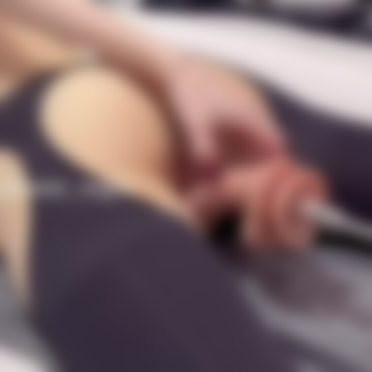 お待たせしました~
はじめてのピストンマシーンオナニー後編😖🖤
マシンの音がけっこううるさいのごめんなさい..でもこ