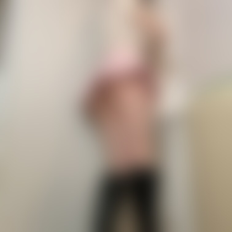 「ピンクのミニスカートにロングブーツ…むっちりなわたしとエッチなお遊び…」

スカートが短すぎて…お尻が隠れない…