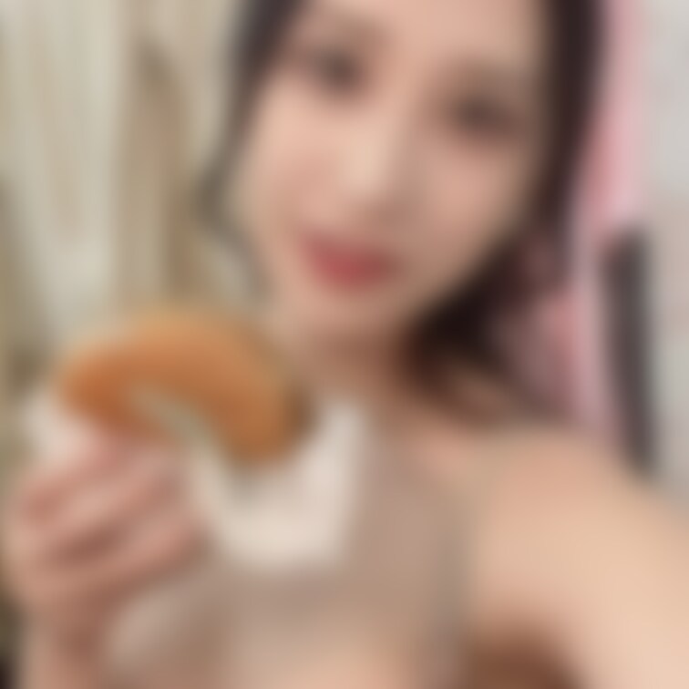 休憩中の一コマ😈今日はスタジオ撮影会です😆✨
今日の下着はベージュです💕
