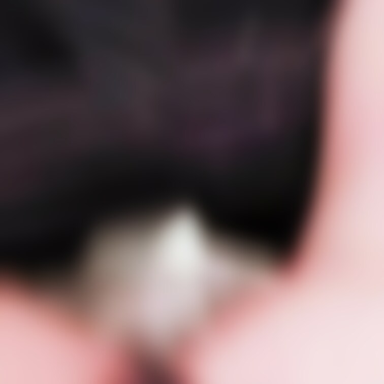 
一人遊びできなくて、こんなところで···
