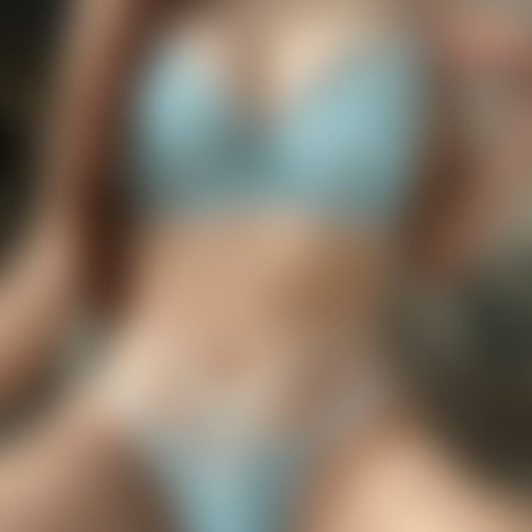 ブラ、ずらすね?🔞👯♀️