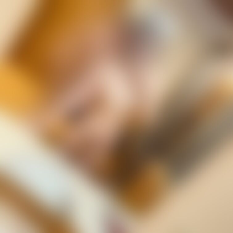 自撮りしてるのに
写真撮ってくれてるフォロワーおじさんが後ろでふざけて踊って笑わせてくる😭