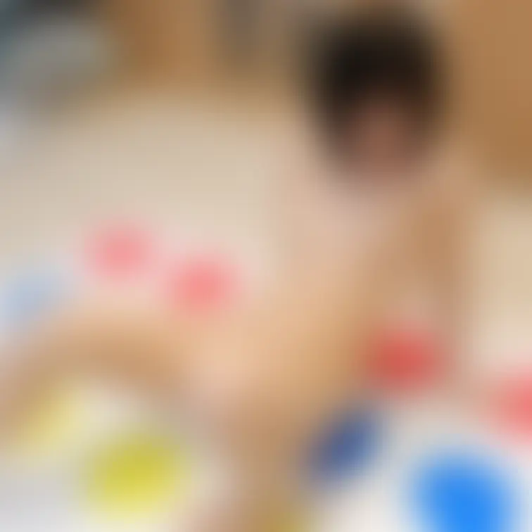 りんの個人撮影。全裸で一人ツイスターやってもらいました。指示はこちらで出してます。とりあえず恥ずかしいポーズさせてみまし