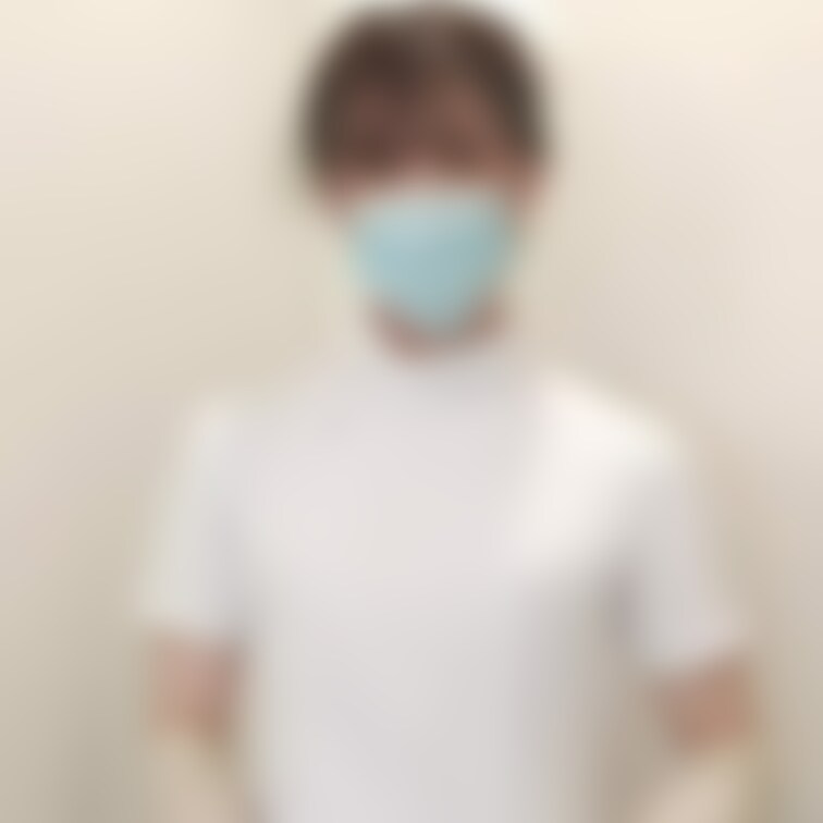 ナース服にエプロン着用
