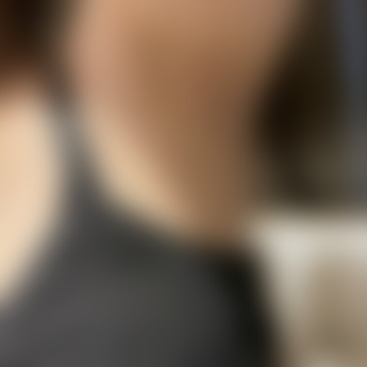 ぽっちゃり巨乳の子のワキ。汗ばんでツーンとした香りが漂います。