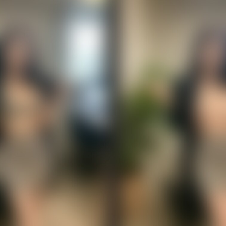 着衣と脱衣を並べた画像です。画像№397