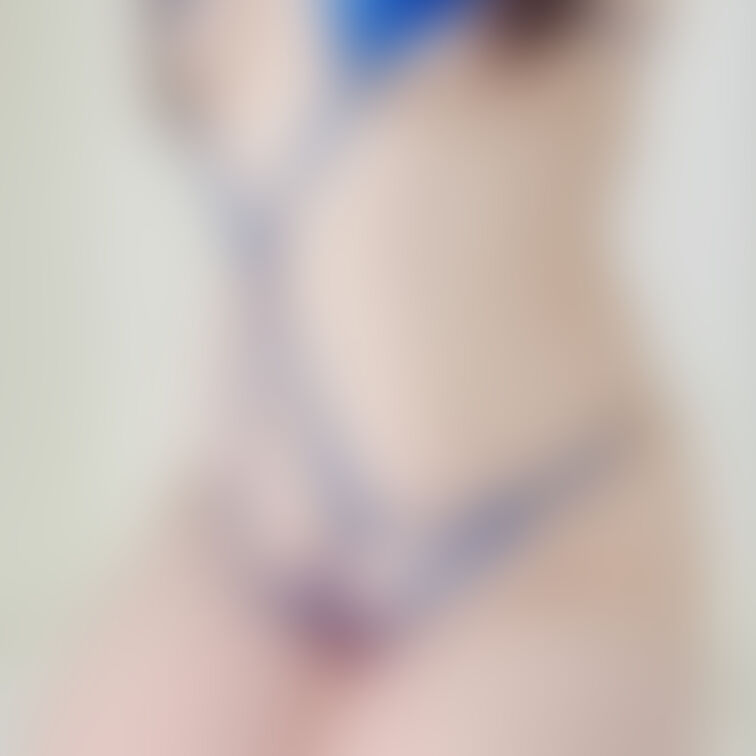 いつも応援ありがとうございます!!
大好きなエナメルブルービキニ!!
前回いちごはうすにて着用しましたー!!