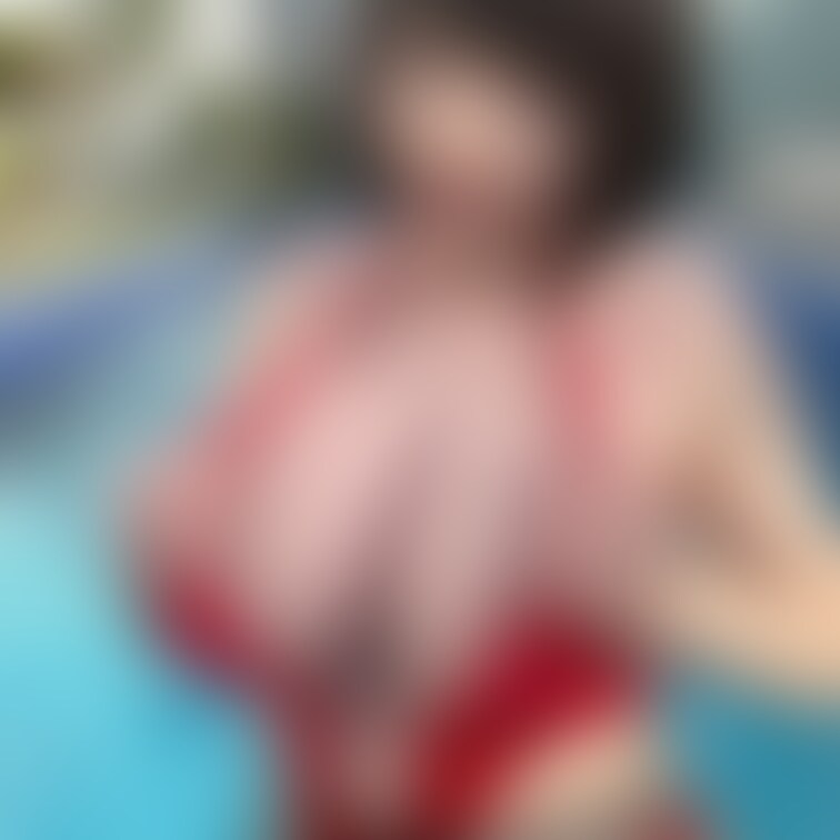 「ビキニの様な…赤いワンピース水着で、南国リゾートを満喫…」
胸元を開いて…オッパイ、見てみたい??
※初公