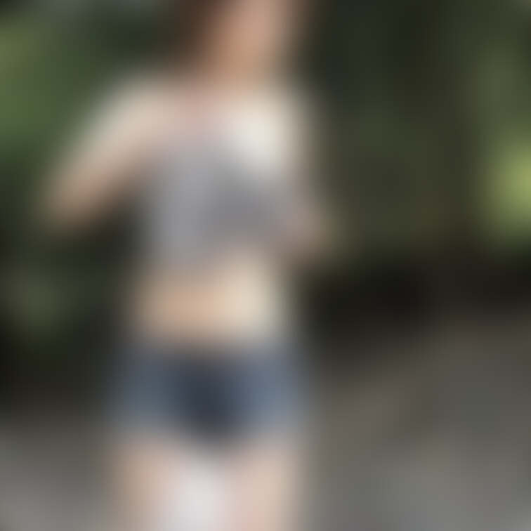 もうすぐ7月✨😆
水着の季節だょ❤️
人目を気にしながらお着替え中💕😊