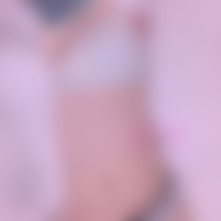 ブラが見えるバージョン😌
お腹にいっぱい白くて臭いやつ、出して、、♡