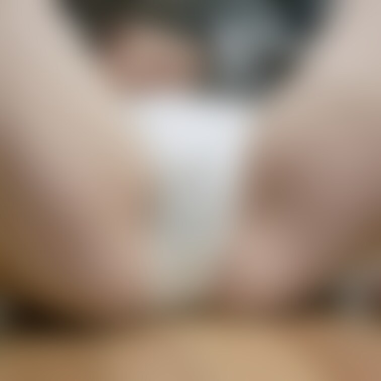 白色パンチラセット♡
女子大生を下から…♡
彼氏には内緒だよ？？