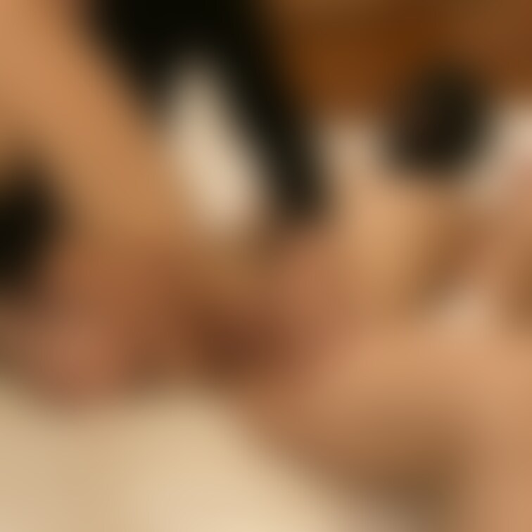NTRプレイその2❤️
夫以外の男性のまえで
秘部が露わに…😍

糸を引くほど濡れたおマ◯コを
見られながら