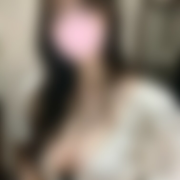 ちらり、隙間から覗いてるの