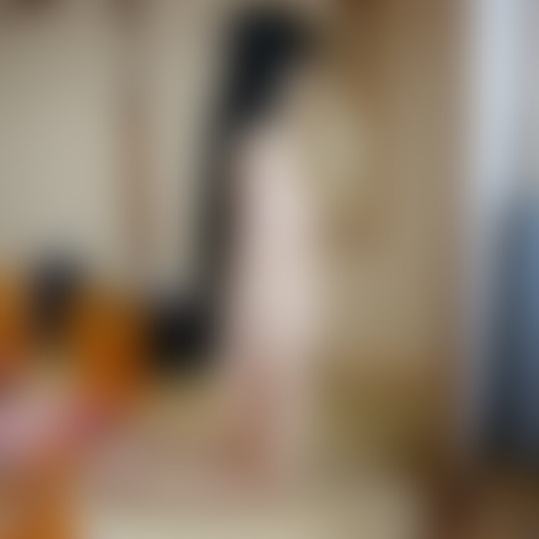 みずきさんの混浴前のパーティーでの一枚。左端にチラッ参加男性が写ってます。