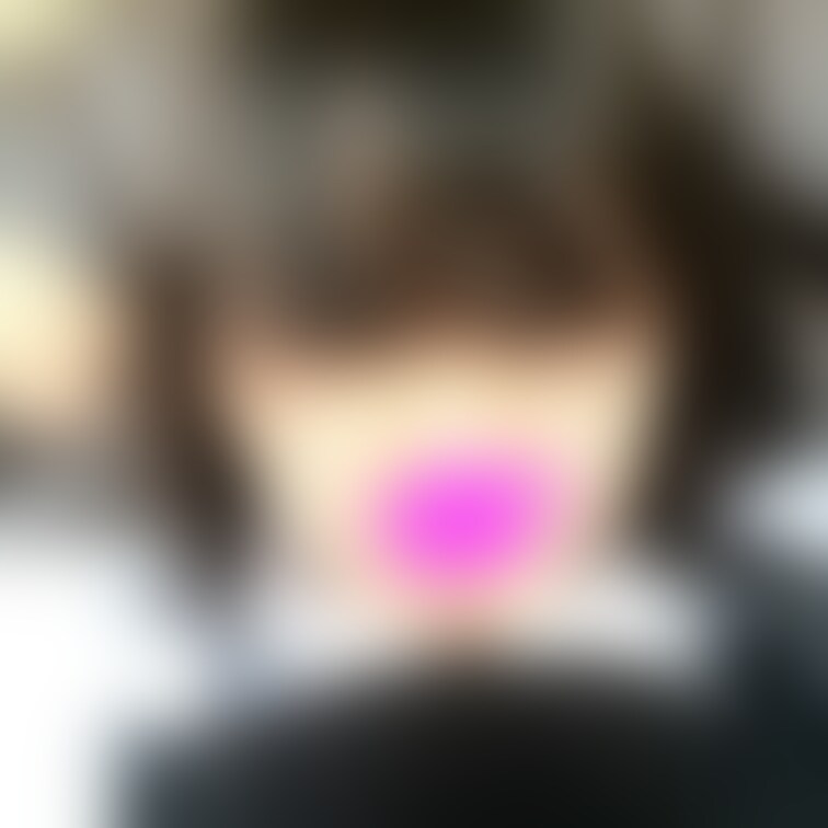 前髪伸びたぁ。。。
目が隠れるくらいあります🤭
昔自分で切ったら切りすぎちゃったのがトラウマで自分で切れないんで