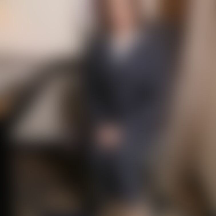 #010_HIROママ
「パンツスーツでグロマン全開大放尿」(5/24ページ)
三軒隣の人妻HIROさん。
今