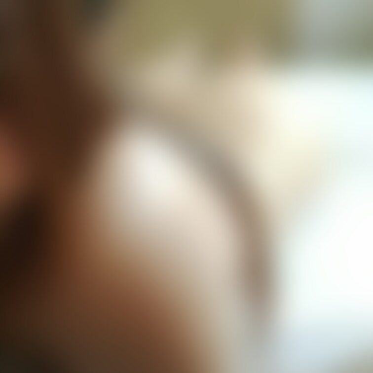 裸でリラックス💕何してるでしょうか？続きは動画で😄