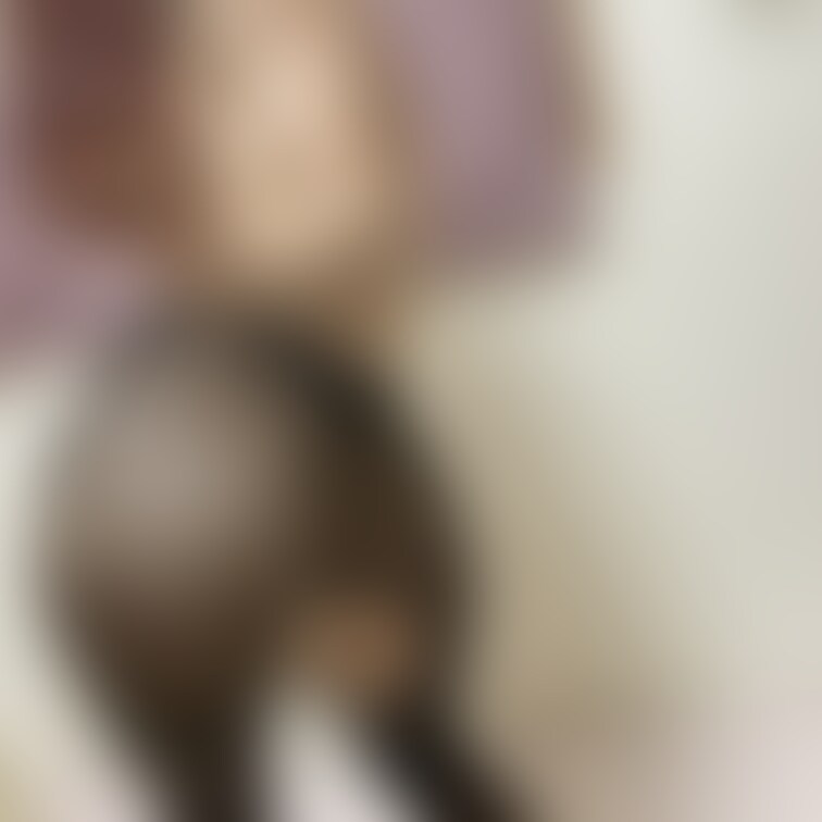 丸見えストッキングでノーパンでお出かけします