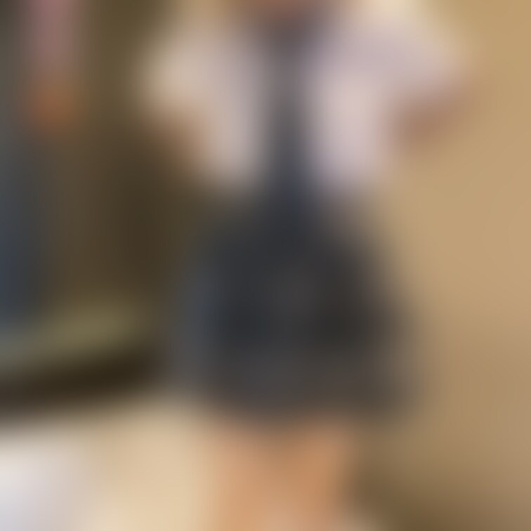 【華のNo.SEVENTEENちゃん】美少女の絶対領域❣️制服にネクタイ、ルーズソックスの全身姿です😊💕おっぱいも意外と
