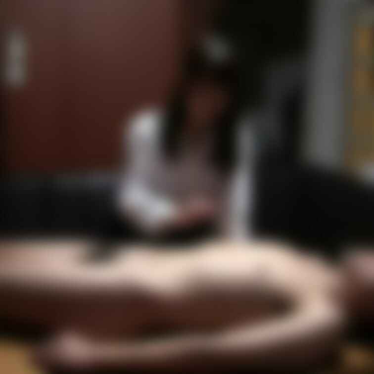 【CFNM】JのK1がＤテーブルに跨って顔騎から手コキと思いきや勢い余ってフェラ


制服：白ブラウス・紺スカート