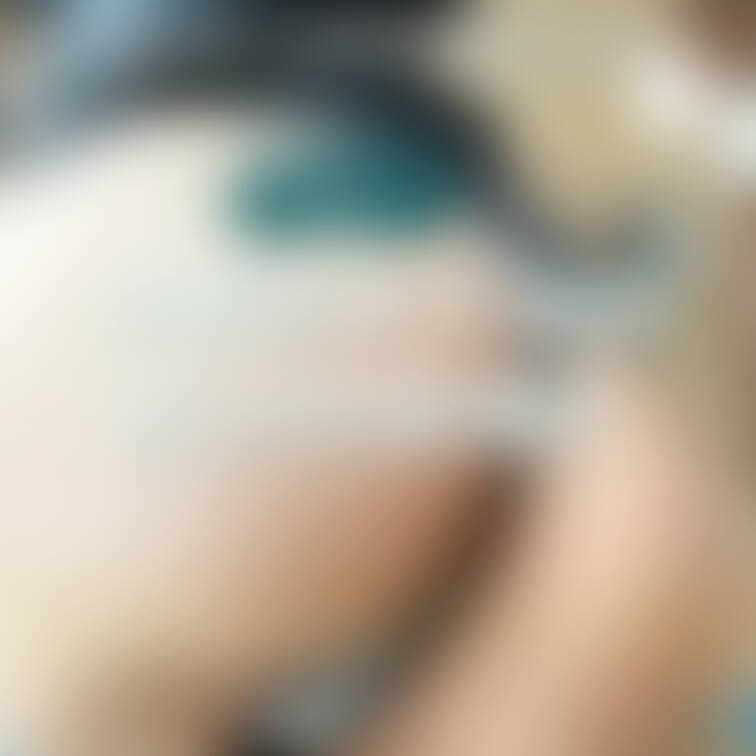 無料プランで未公開のTバックの自撮り写真を大公開です！どのおしりが好きですか？？？
