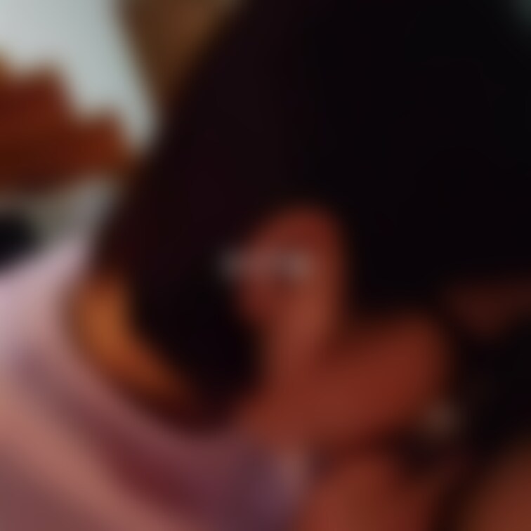 日曜の昼間にソファーでフェラ最高です！
○○○達がお外で遊んでる声がしますｗ
リアルなギャップがエロいです🤣