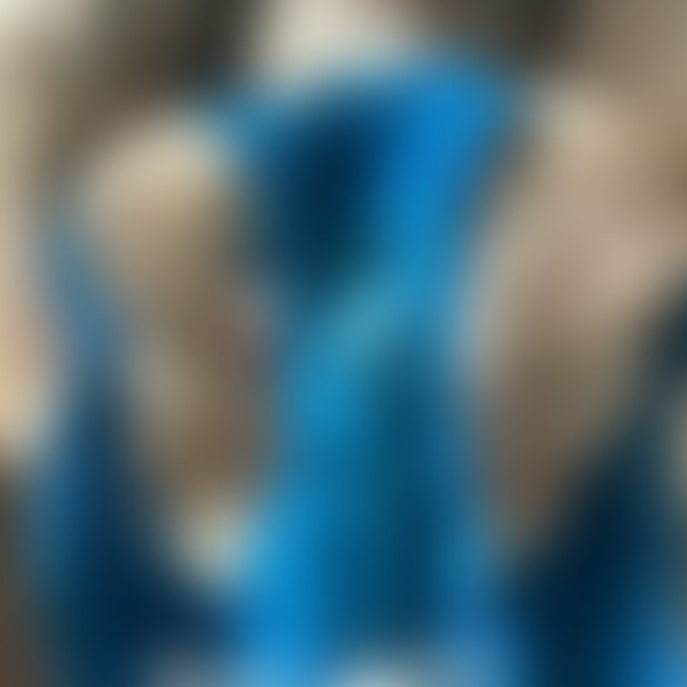 プレゼント用の下着を手に持ってもらって📸✨