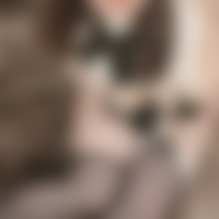 去年の夏前の写真だから、痩せてる😭
メイドさん雇ってくれる人いる?🥺