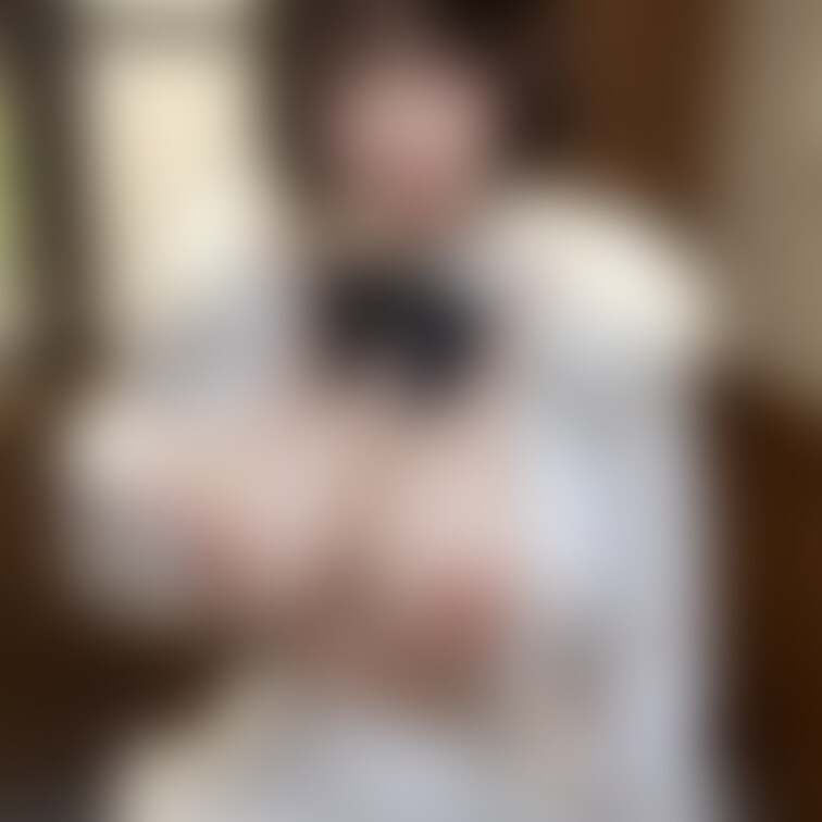 制服から巨乳がこぼれちゃってるケモ耳ちゃんのセクシー画像です❤
Xでは見れない彼女たちの姿をぜひご覧ください！