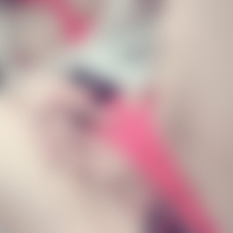 投稿遅くなりました🙇♀️
赤い下着も着用してみました☺️
クスコで拡げられておまんこが苦しいです☺️
