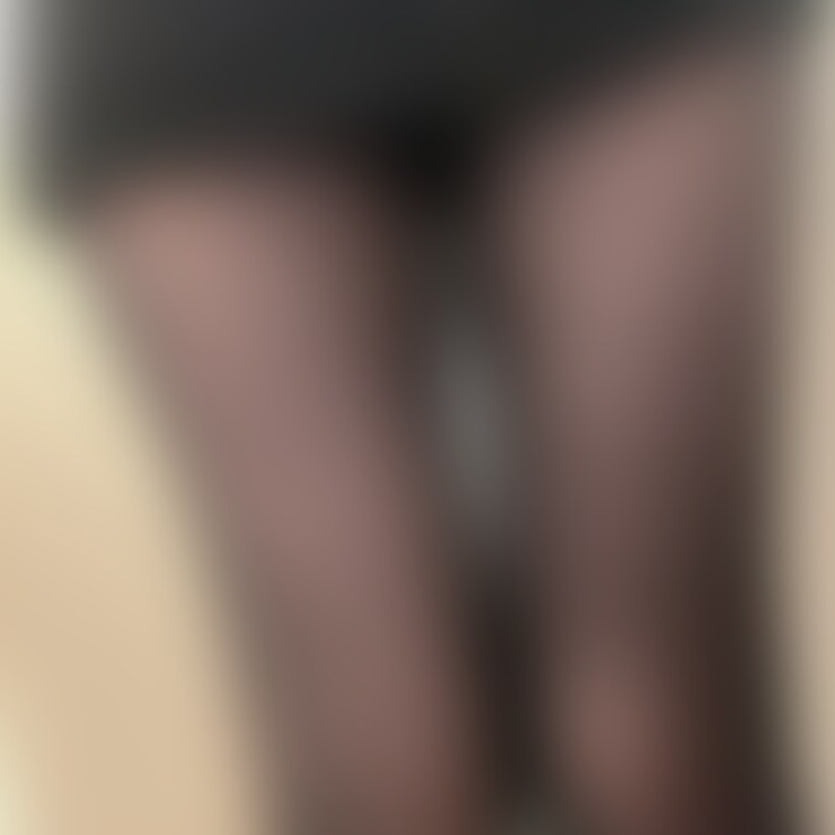 寄りの脚とバックショット🎼🐈‍⬛🖤⋆͛*͛
黒ストいい仕事してくれますね☺️♡
フォローお願いいたします︎🫶🏻