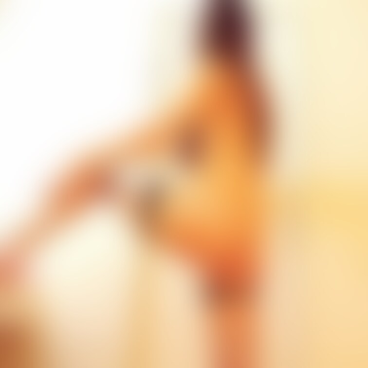 片足上げのエッチなポーズです💕
♡*.(///∇///) .*♡ポッ♪