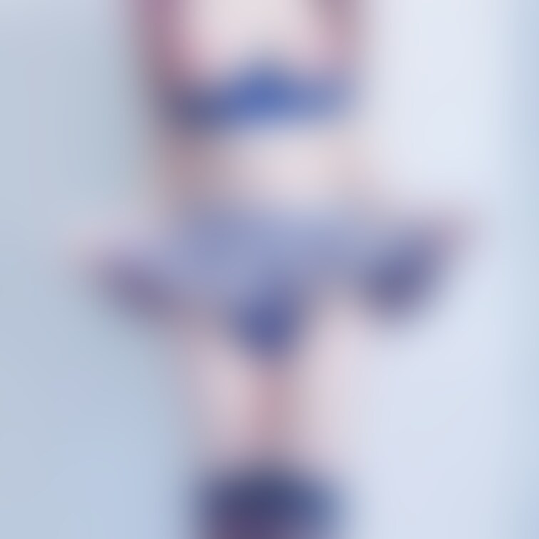 教室でオナニーをしているところをクラスメイトに隠し撮られてしまった女の子。弱みに付け込まれ、彼に命令されるがまま破廉恥な
