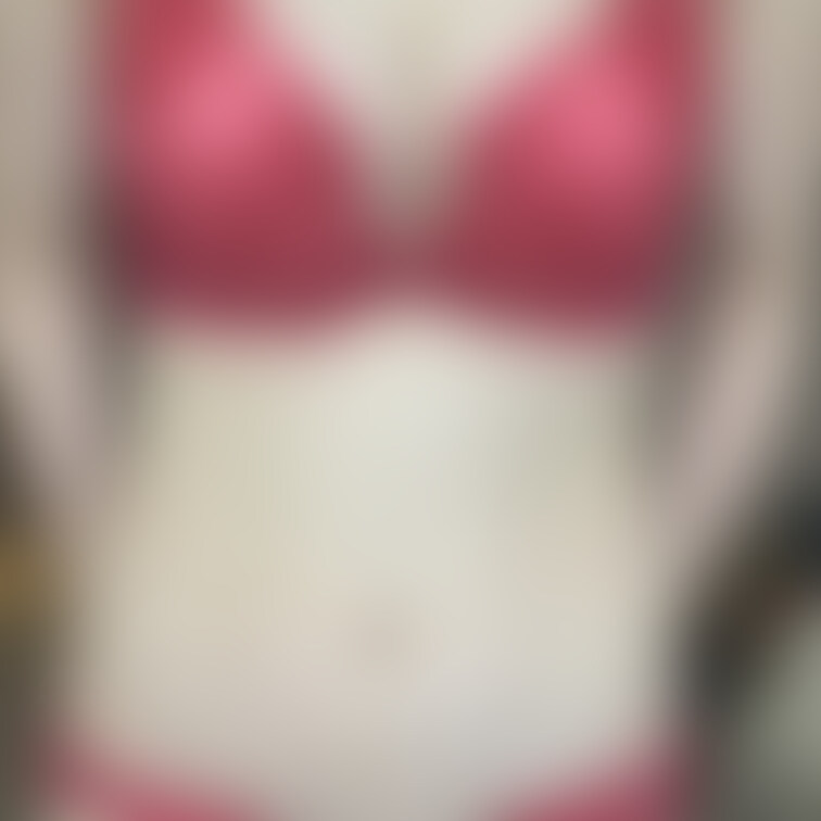 赤が綺麗な下着❤️
似合ってますかね？？